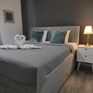 Bucica Dvori Starigrad Paklenica